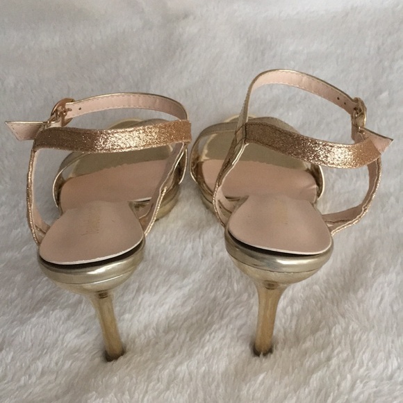 Shoes - Picture 3 of 4